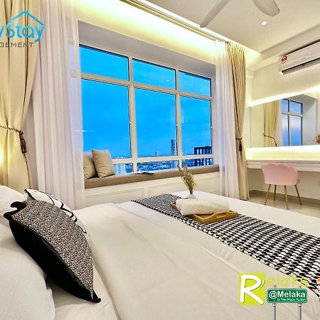 Novo 8 Residence Bachang By Heystay Management Kampong Tambak Экстерьер фото